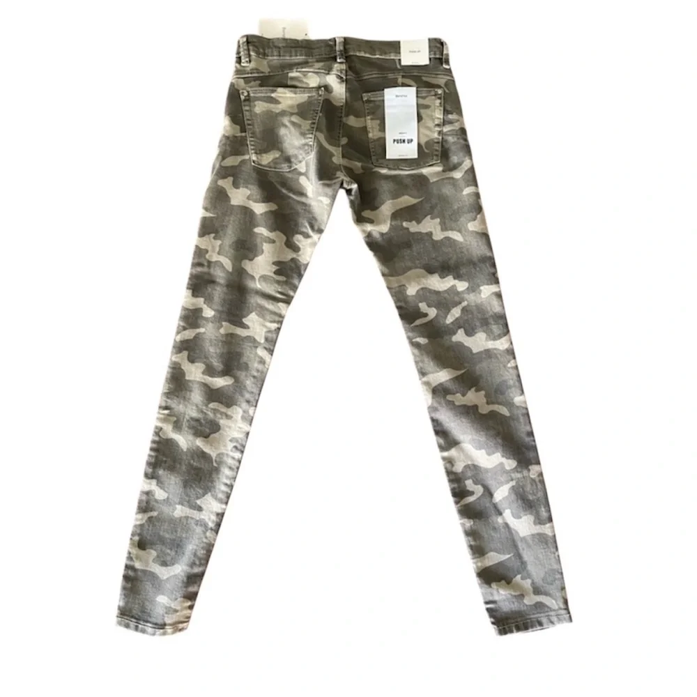 Bershka camo pants NWT size 4